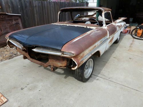 1959 chevy el camino no motor. good for parts or restore.