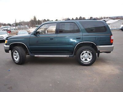 1997 4runner, green, sunroof, 4x4, v6 auto running boards, mats, cargo cover