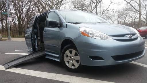 2010 toyota sienna le braunability mobility wheelchair accessible van | $14,995