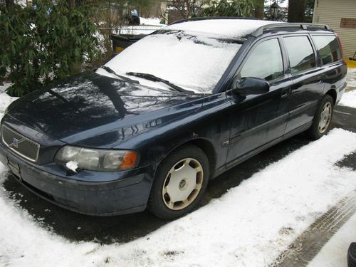 2001 volvo v70 base wagon 4-door 2.4l