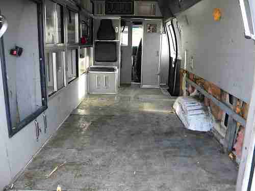 1994 Ford Econoline E-350 One Ton Diesel Van (Former Ambulance) NO RESERVE, image 4