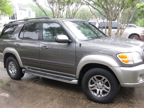 2004 toyota sequoia sr5 2  low miles 47000 immaculate towing package best offer