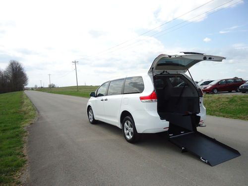 2011 toyota sienna wheelchair/handicap ramp van rear entry conversion