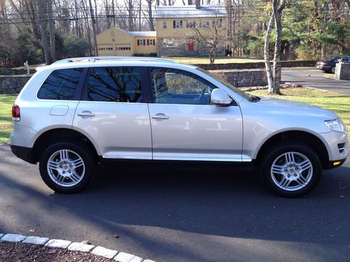 2010 volkswagen touareg vr6 sport utility 4-door 3.6l, luxury package