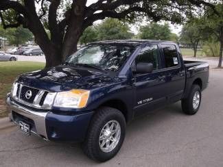 2012 nissan titan 4x4 crew cab sv!