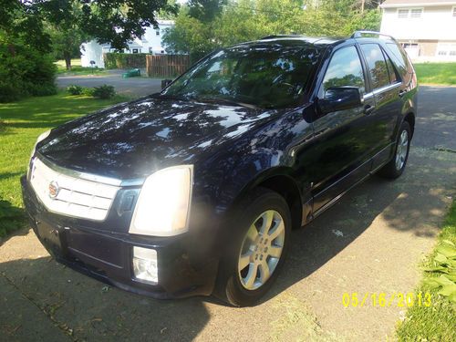 Cadillac srx4 v8  glass roof navigation power everything no reserve.....