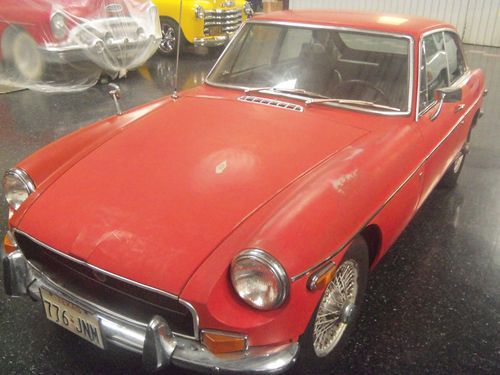 1971 mgb gt coupe; 2 door