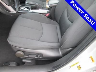 i 2.5L CD 9 Speakers AM/FM radio MP3 decoder Air Conditioning Power driver seat, image 6