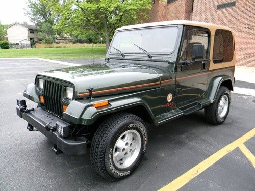 Jeep wrangler sahara / 6-cylinder / 5-speed / hard top / hard doors / alloys