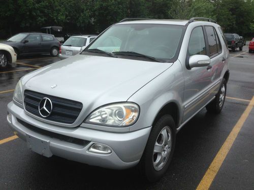 Mercedes benz 2002 ml 320 silver/gray good condition