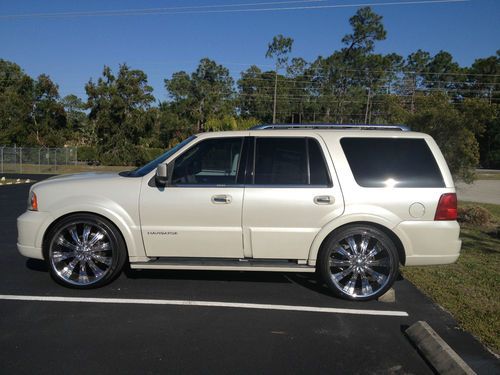 2005 lincoln navigator base sport utility 4-door 5.4l w / 26" chrome wheels