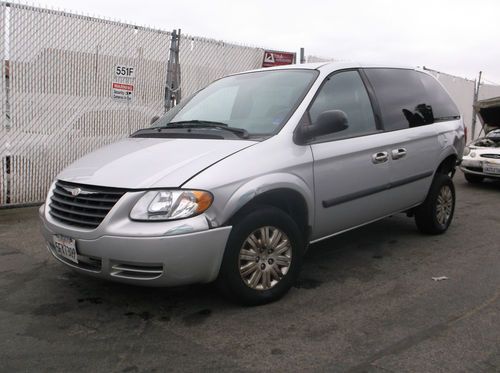 2005 chrysler town &amp; country, no reserve