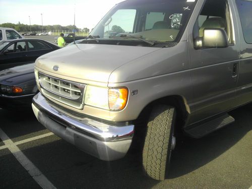 Ford e350 xlt 15 pass van