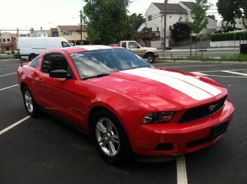 2012 ford mustang base coupe 2-door 3.7l  no reserve the car must go !!