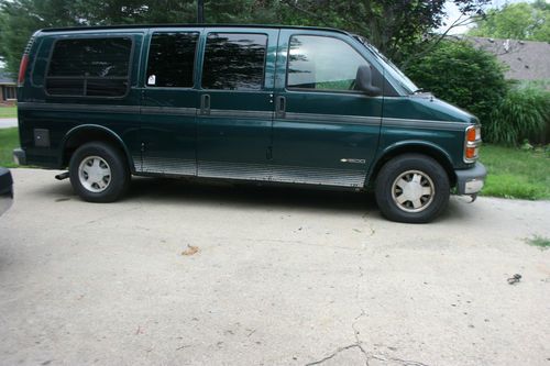 Chevy handicap wheelchair van w/wireless remote power doors/ramp lowered floor