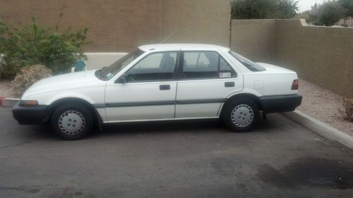 1989 honda accord dx sedan 4-door 2.0l white, automatic, 69k miles, clean.