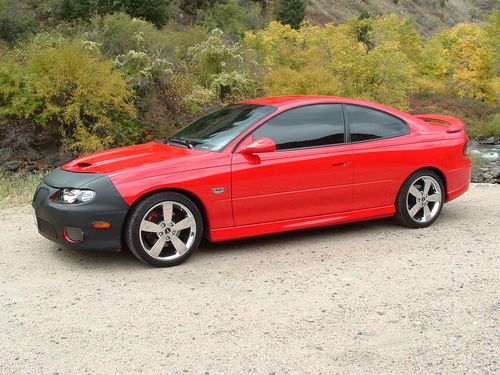 2006 ponitac gto coupe red, auto.  low miles 6500!