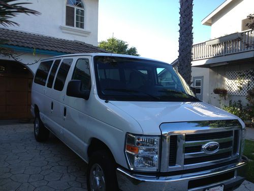 2010 ford xlt super duty 12 passenger van