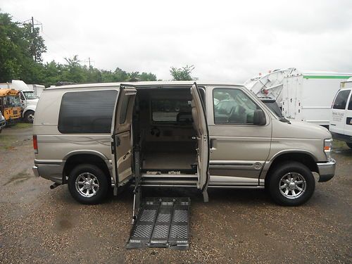 08 ford e-250 custom handicap van wheel chair lift 66000 miles perfect