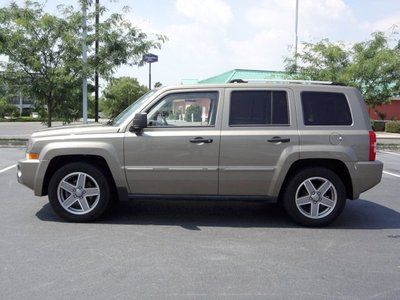 LIMITED SUV 2.4L Advanced Multi-Stage Front Seat Frontal Airbags, image 2