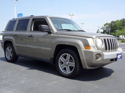 LIMITED SUV 2.4L Advanced Multi-Stage Front Seat Frontal Airbags, image 12