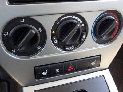 LIMITED SUV 2.4L Advanced Multi-Stage Front Seat Frontal Airbags, image 16