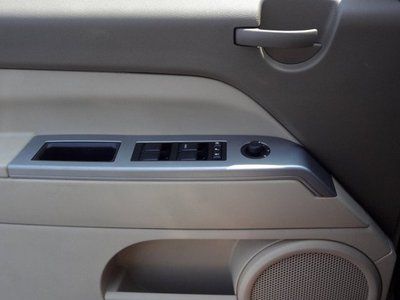 LIMITED SUV 2.4L Advanced Multi-Stage Front Seat Frontal Airbags, image 18