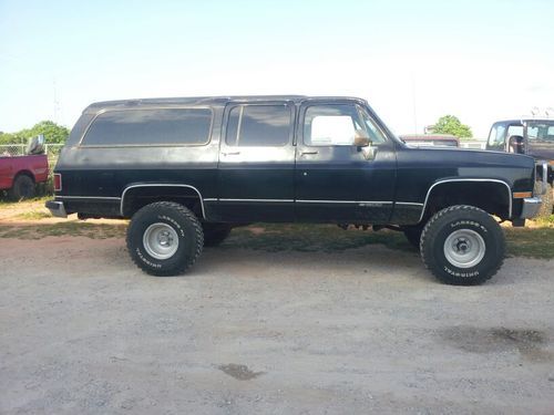 Chevy suburban has new transmission and transfer case runs and drives great