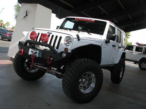 2013 jeep wrangler unlimited moab . full cutom. to much to list.