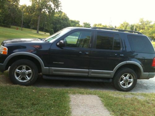 2002 ford explorer xlt with lots of options!