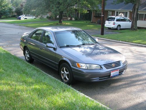 1998 toyota camry le sedan 4-door 3.0l