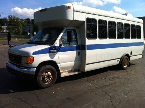 2006 ford e-450 super duty base cutaway van 2-door 6.0l--bus-no reserve!!!