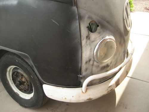 1967 vw kombi bus split window project. great body and great running engine.