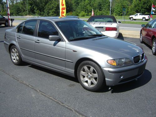 2004 bmw 325xi base sedan 4-door 2.5l no reserve