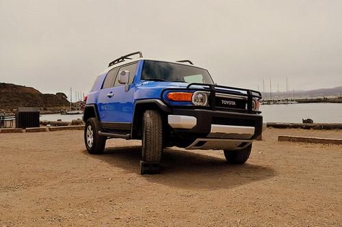 2008 toyota fj cruiser - 4x4 extremely low miles, one owner, trd