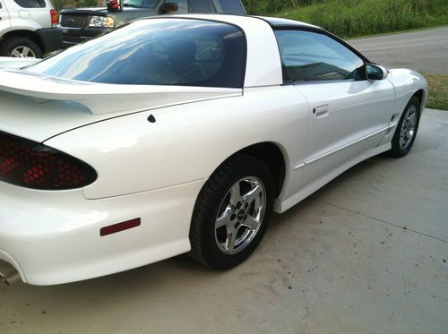 1999 Pontiac Firebird Trans Am, 6spd, 43k miles, 1 owner, MINT!!!, image 3