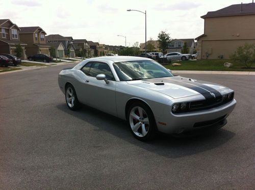 2009 dodge challenger srt8 coupe 2-door 6.1l