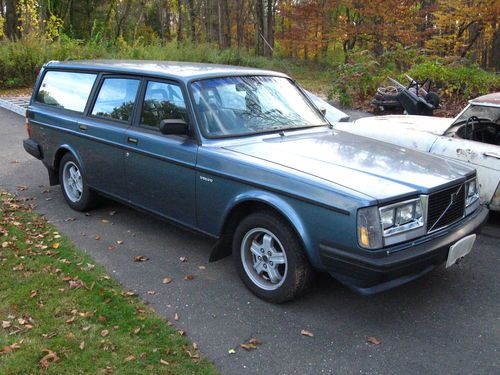 1984  1/2   volvo 245glt turbo wagon  77k miles  4 sp w/ od  ****no reserve****