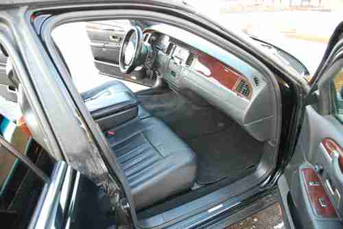 2007 Lincoln Town Car Executive L Sedan 4-Door 4.6L, image 9