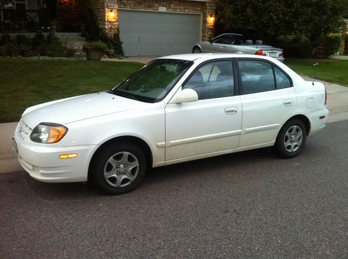 2005 hyundai accent gls sedan 4-door 1.6l, low miles