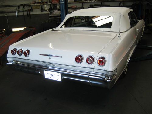 Awesome - 1965  white chevy impala c o n v e r t i b l e