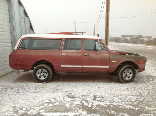 1968 gmc suburban, 2wd, very clean,