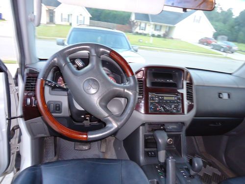 Color: Pearl, 4WD, 3rd Row, sun roof, leather/wood interior, heated front seats, US $6,000.00, image 4