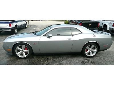 2011 dodge challenger srt-8 392 hemi. 6 speed manual. 1 owner clean history.