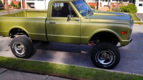 1969 chevy green pickup 4x4 fleet side head turner