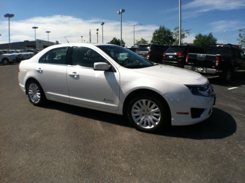 2012 ford fusion hybrid / leather / roof / navigation / only 9k miles