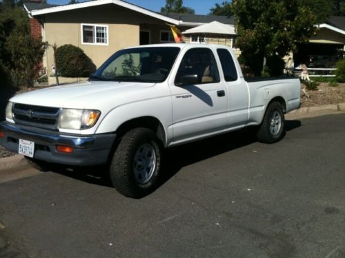 1998 toyota tacoma dlx extended cab pickup 2-door 2.4l