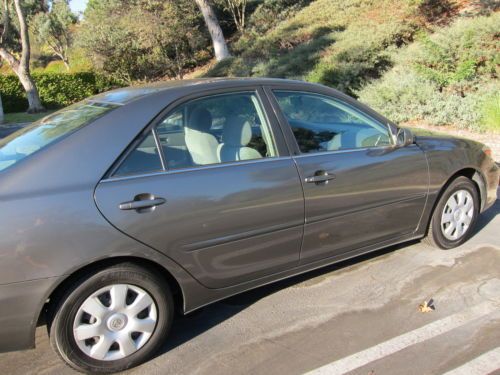 2002 toyota camry le 4 dr sedan