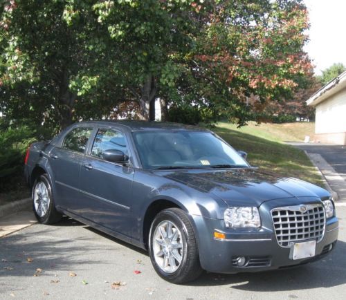 2007 chrysler 300 touring limited awd sedan 12k miles v6 only 12k miles nav