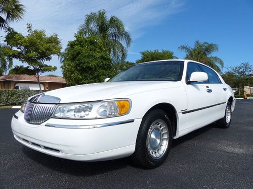Outstanding 2002 town car - florida car with just 49,479 miles.